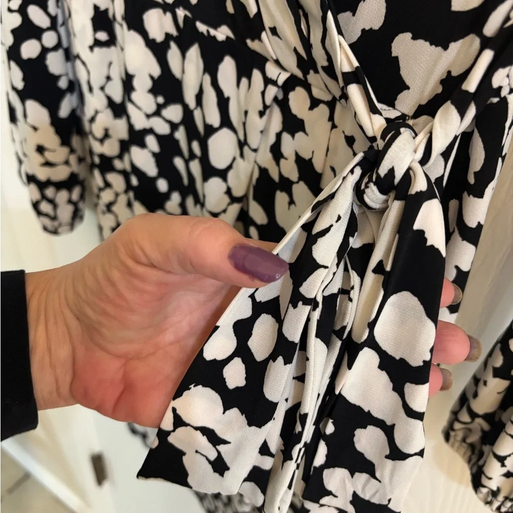 London Times petite ‘faux’ wrap dress - black and white print. NWT - Picture 3 of 7